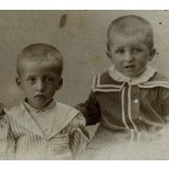 Lovag Chylinski műterem, Debrecen, gyerek portréja, testvér, család, monarchia, helytörténet, 1890-es évek, Eredeti  kabinetfotó. 