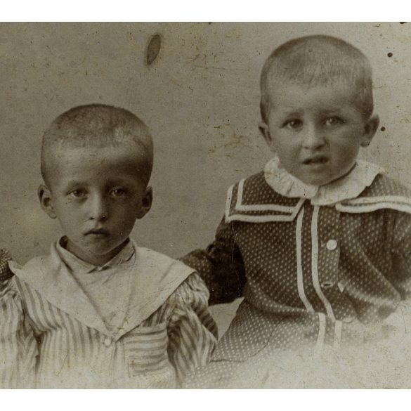 Lovag Chylinski műterem, Debrecen, gyerek portréja, testvér, család, monarchia, helytörténet, 1890-es évek, Eredeti  kabinetfotó. 