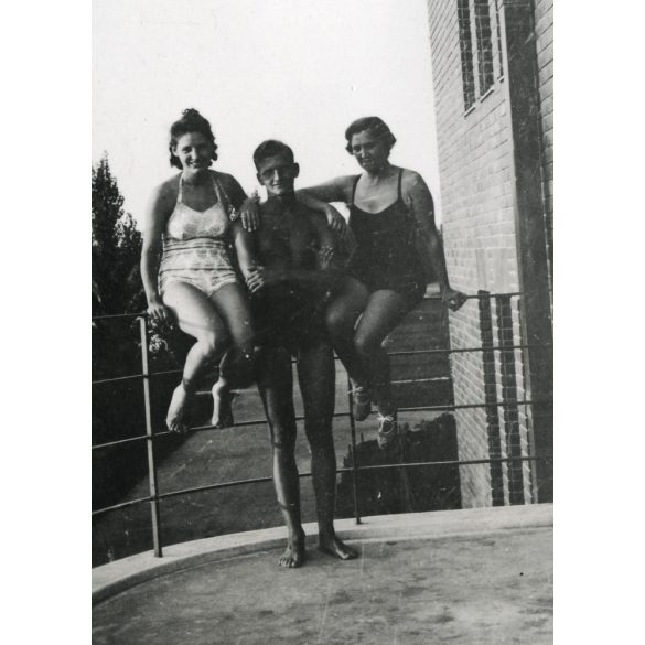 Fürdőruhában, Budapest, Margitsziget, Nemzeti Sportuszoda, Hajós Alfréd uszoda, sport, Horthy-korszak, helytörténet, 1930-as évek, Eredeti fotó, papírkép. 