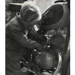 Kisfiú Czetka motorkerékpárral, jármű, közlekedés, motor, szocializmus, 1950-es évek, Eredeti fotó, papírkép. 