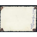 Elegáns nő a Hermann-palotánal, Arad, Erdély, konflis, kirakatok, feliratok, utcakép, épület, Horthy-korszak, helytörténet, 1933, 1930-as évek, Eredeti fotó, papírkép, hátulján ragasztásnyomok.  