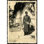 vámbemondóőrs. Barabás, magyar vámtiszt (katona?) egyenruhában, utcakép, épület, Horthy-korszak, helytörténet, 1930-as évek, Szabolcs-Szatmár-Bereg megye, Eredeti fotó, papírkép, hátulján ragasztásnyo