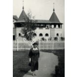 Elegáns hölgy kalapban, retiküllel, Arad, Erdély, Maros-part, Horthy-korszak, helytörténet, 1936., 1930-as évek, Eredeti fotó, papírkép, hátulján ragasztásnyomokkal. 