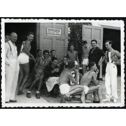   A Maros Evezős Klub sportolói, Arad, Erdély, feliratok, épület, Horthy-korszak, helytörténet, 1938., 1930-as évek, Eredeti fotó, papírkép.   