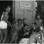 A Maros Evezős Klub sportolói, Arad, Erdély, feliratok, épület, Horthy-korszak, helytörténet, 1938., 1930-as évek, Eredeti fotó, papírkép.   
