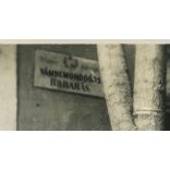 vámbemondóőrs. Barabás, magyar csinos nő az épület előtt, felirat, utcakép, épület, Horthy-korszak, helytörténet, 1930-as évek, Szabolcs-Szatmár-Bereg megye, Eredeti fotó, papírkép, hátulján ragasztás