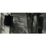 vámbemondóőrs. Barabás, idős nő az épület előtt kendőben, felirat, utcakép, épület, Horthy-korszak, helytörténet, 1930-as évek, Szabolcs-Szatmár-Bereg megye, Eredeti fotó, papírkép, hátulján ra