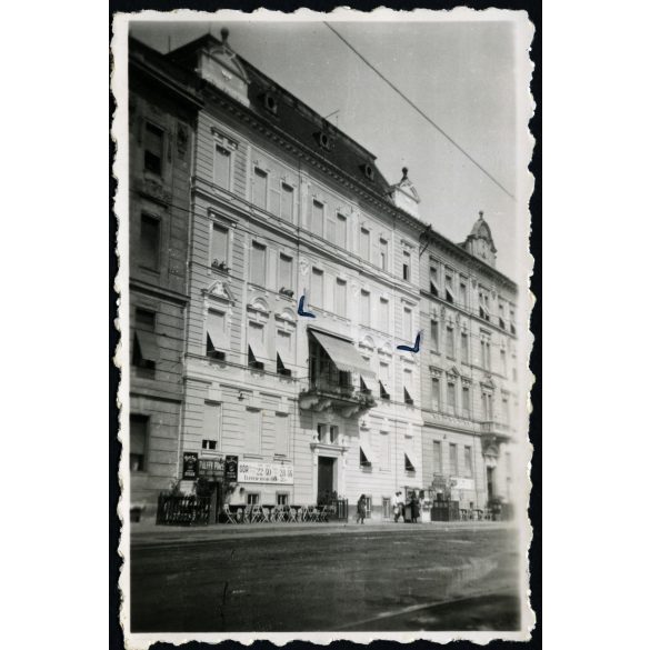 Bem rakpart 50. a Pálffy Pincével, Budapest, vendéglátás, kocsma, városkép, épület, Horthy-korszak, 1930-as évek, Eredeti fotó, hátulján feliratozott papírkép.   