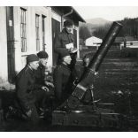 Csehszlovák katonák Skoda gyártmányú hátulról tölthető nehéz aknavetővel, Liverec, Csehszlovákia, egyenruha, fegyver Horthy-korszak, helytörténet, 1930-as évek, Eredeti fotó, papírkép. 