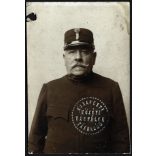 Bajszos férfi egyenruhában, Budapest, a fotón BKVT - Budapesti Közúti Vaspálya Társaság szárazbélyegző, monarchia, közlekedés, helytörténet, 1910-es évek, Eredeti fotó, papírkép. 
