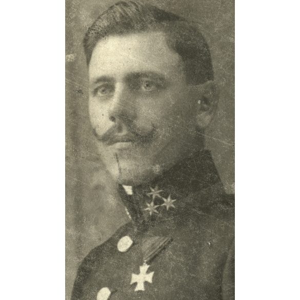 Machaty műterem, Budapest, Józsefváros (Mátyás tér), házaspár, katona egyenruhában, kard, kitüntetés, bajusz, egyenruha, 1. világháború, monarchia, helytörténet, 1910-es évek, Eredeti  kabinetfotó.  