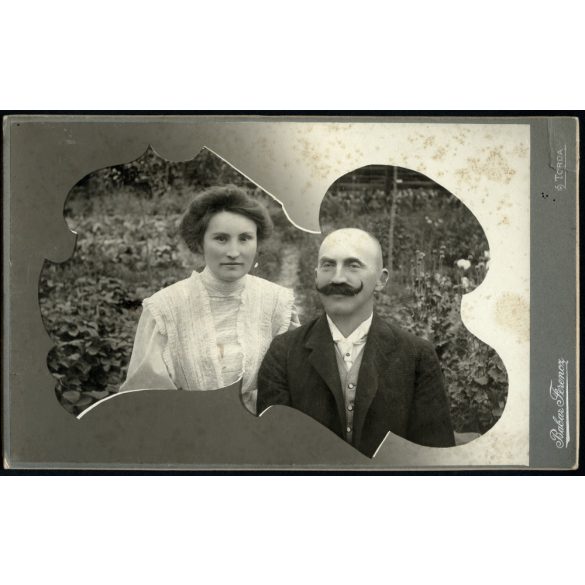 Nagyobb méret. Babar műterem, Torda, Erdély, házaspár portréja, bajusz, monarchia, helytörténet, 1900-as évek, Eredeti  kabinetfotó, felső sarka törött, hátulja feliratozott.  