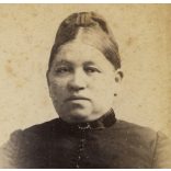 Ostapowicz (Osztapovics) műterem, Sziget-Máramaros (Máramarossziget), Erdély,  elegáns nő portréja, monarchia, 1890-es évek, Eredeti CDV, feliratozott vizitkártya fotó.  