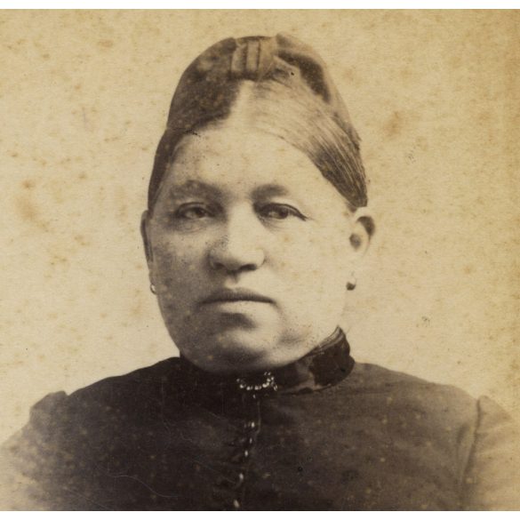 Ostapowicz (Osztapovics) műterem, Sziget-Máramaros (Máramarossziget), Erdély,  elegáns nő portréja, monarchia, 1890-es évek, Eredeti CDV, feliratozott vizitkártya fotó.  