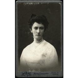   Matz Gusztáv műterme, Igló és Poprád, fiatal nő nyaklánccal, monarchia, helytörténet, 1890-es évek, Eredeti CDV, vizitkártya fotó, hátoldalán a Mester üvegműterme.  