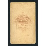 Pribék Antal műterme az izraeliták új imolája mellett, Székesfehérvár, elegáns nő portréja, monarchia, helytörténet, Fejér megye, 1870-es évek, Eredeti CDV, vizitkártya fotó.   