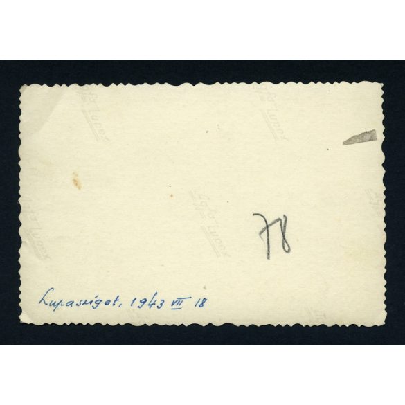 Fürdőzők a strand büfében, Lupa-sziget (Luppa), Budakalász, Duna, fürdőruha, vendéglátás, Horthy-korszak, helytörténet, Pest megye, 1943., 1940-es évek, Eredeti fotó, papírkép. 