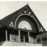 Katona a ház előtt, Gyerővásárhely, Erdély, Kalotaszeg, egyenruha, épület, helytörténet, 2. világháború, Horthy-korszak, 1940-es évek, Eredeti fotó, papírkép. 