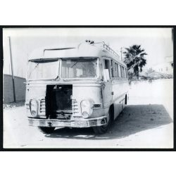   Ikarus autóbusz iraki rendszámmal, Irak, jármű, közlekedés, szocializmus, 1960-as évek, Eredeti fotó, pecséttel jelzett papírkép. 