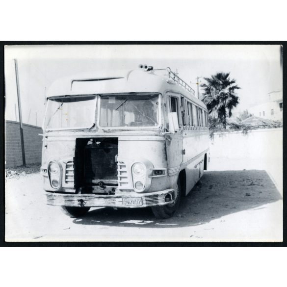 Ikarus autóbusz iraki rendszámmal, Irak, jármű, közlekedés, szocializmus, 1960-as évek, Eredeti fotó, pecséttel jelzett papírkép. 