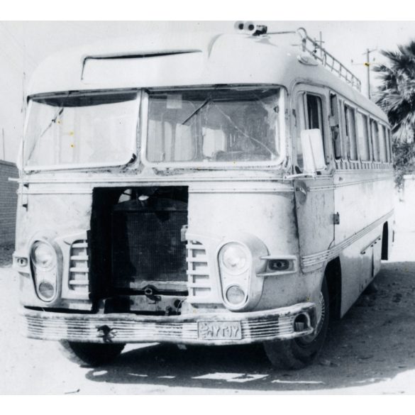 Ikarus autóbusz iraki rendszámmal, Irak, jármű, közlekedés, szocializmus, 1960-as évek, Eredeti fotó, pecséttel jelzett papírkép. 