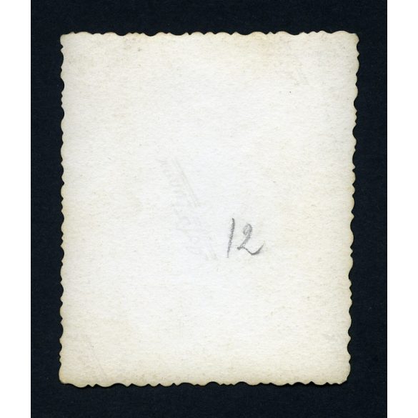 Ruhacsere, csinos nő magyar katonai egyenruhában, férfi női ruhában, különös, vicces, kard, 2. világháború, Horthy-korszak, 1930-as évek, Eredeti fotó, papírkép.   