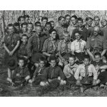 A nagy cserkésztábor, Balatonfűzfő, csoportkép, fiúk egyenruhában, Balaton, Horthy-korszak, helytörténet, 1932., 1930-as évek, Eredeti fotó, papírkép Deli János aláírásával.   méret megközelítőleg (ce