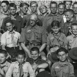 A nagy cserkésztábor, Balatonfűzfő, csoportkép, fiúk egyenruhában, Balaton, Horthy-korszak, helytörténet, 1932., 1930-as évek, Eredeti fotó, papírkép Deli János aláírásával.   méret megközelítőleg (ce