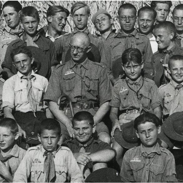 A nagy cserkésztábor, Balatonfűzfő, csoportkép, fiúk egyenruhában, Balaton, Horthy-korszak, helytörténet, 1932., 1930-as évek, Eredeti fotó, papírkép Deli János aláírásával.   méret megközelítőleg (ce