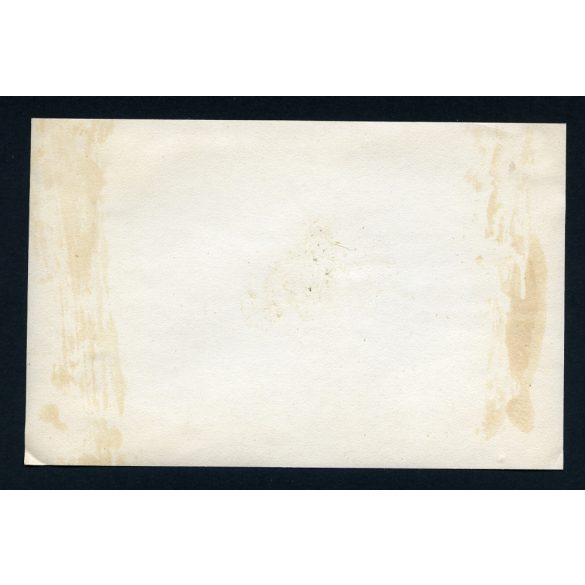 Magyar katona újságot olvas a kisvasút tehervagonján, egyenruha, 1. világháború, monarchia, jármű, közlekedés, vonat, 1910-es évek, Eredeti fotó, hátulján feliratozott papírkép.   