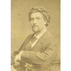   Klösz György műterme, Pest, elegáns szakállas férfi karosszékben, monarchia, 1860-as évek, Eredeti CDV, korai Klösz György vizitkártya fotó. 