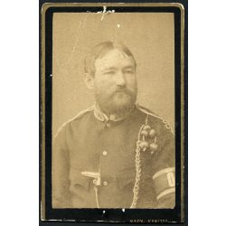   Décsey műterem, Nagykanizsa, szakállas férfi egyenruhában, karszalaggal,   monarchia, Zala megye, helytörténet, 1890-es évek, Eredeti CDV, vizitkártya fotó, alja vágott.  