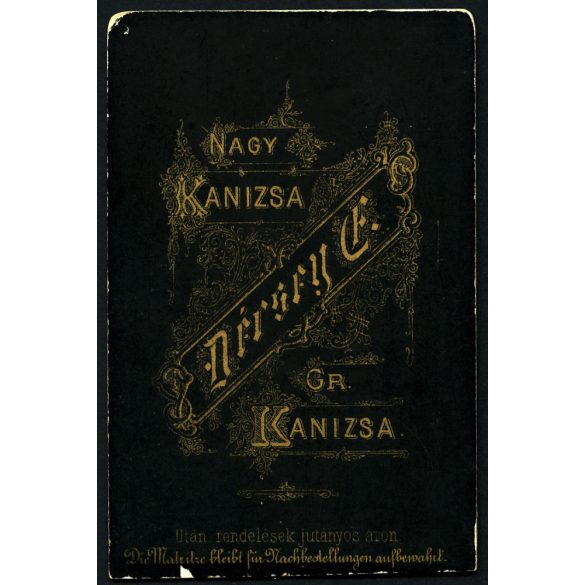 Décsey műterem, Nagykanizsa, szakállas férfi egyenruhában, karszalaggal,   monarchia, Zala megye, helytörténet, 1890-es évek, Eredeti CDV, vizitkártya fotó, alja vágott.  