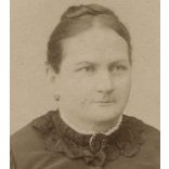 ifj. Divald Károly műterme, Igló és Tátrafüred, Felvidék, elegáns nő különös patkóval a nyakában, medál, portré, 1880-as évek, Eredeti CDV, vizitkártya fotó.   