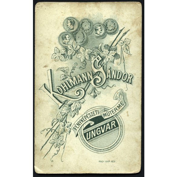 Kohlmann Sándor műterme, Ungvár, Kárpátalja, elegáns nő gyönyörű ruhában, 1890-es évek, monarchia, helytörténet. Eredeti CDV, vizitkártya fotó. 