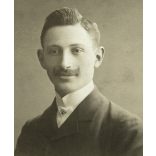 Stern Miksa és Fia műterme, Nyitra (Trencsén), Felvidék, elegáns  fiatal férfi bajusszal, monarchia, 1890-es évek, Eredeti CDV, vizitkártya fotó.   