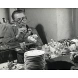 Nagyobb méret, Bürger Gertrud fotója (Magyar Foto), porcelánfigurák festése az Aquincum Porcelángyárban, Óbuda, Budapest, művészet, iparművészet, szocializmus, helytörténet 1950-es évek. Eredeti pecsé