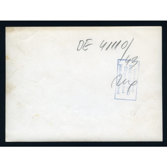 Nagyobb méret, Bürger Gertrud fotója (Magyar Foto), porcelánfigurák festése az Aquincum Porcelángyárban, Óbuda, Budapest, művészet, iparművészet, szocializmus, helytörténet 1950-es évek. Eredeti pecsé