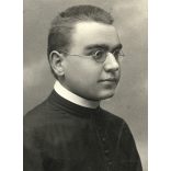 Schubert Auguszta műterme, Vác, egyházfi portréja, pap, katolikus, vallás, szemüveg, monarchia, Pest megye, 1900-as évek, Eredeti CDV, vizitkártya fotó. 