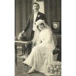 Linter Ferenc műterme, Szeged, esküvő, fiatal pár, vőlegény, menyasszony, monarchia, helytörténet, 1890-es évek, Eredeti  nagyobb méretű kabinetfotó, sarka kopott, felülete enyhén foltos.