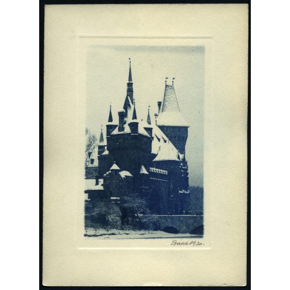 Nagyobb méret, a Vajdahunyad vára télen. Budapest, Horthy-korszak 1930, 1930-as évek, Eredeti fotóról készült művészi nyomat, papírkép „Balla” szignóval.  