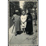 B.sz.K.R.T. átszállóhely valahol a Boráros tér és a Mester utca környékén, Budapest, polgári család, Ferencváros, Horthy-korszak, közlekedés, helytörténet, 1940-es évek, Eredeti fotó, papírkép. 