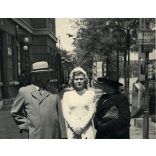 B.sz.K.R.T. átszállóhely valahol a Boráros tér és a Mester utca környékén, Budapest, polgári család, Ferencváros, Horthy-korszak, közlekedés, helytörténet, 1940-es évek, Eredeti fotó, papírkép. 