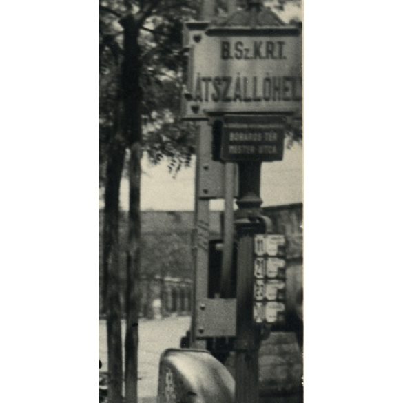 B.sz.K.R.T. átszállóhely valahol a Boráros tér és a Mester utca környékén, Budapest, polgári család, Ferencváros, Horthy-korszak, közlekedés, helytörténet, 1940-es évek, Eredeti fotó, papírkép. 