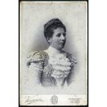 Knauer műterem, Brassó (Kronstadt), Erdély, Friedl Gusztávné, Vasút utca 3., elegáns nő portréja, monarchia, helytörténet, 1880-as évek, Eredeti  kabinetfotó. 