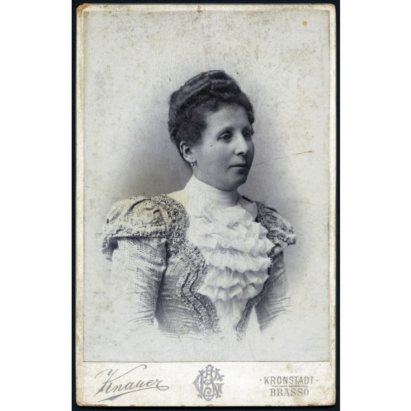 Knauer műterem, Brassó (Kronstadt), Erdély, Friedl Gusztávné, Vasút utca 3., elegáns nő portréja, monarchia, helytörténet, 1880-as évek, Eredeti  kabinetfotó. 