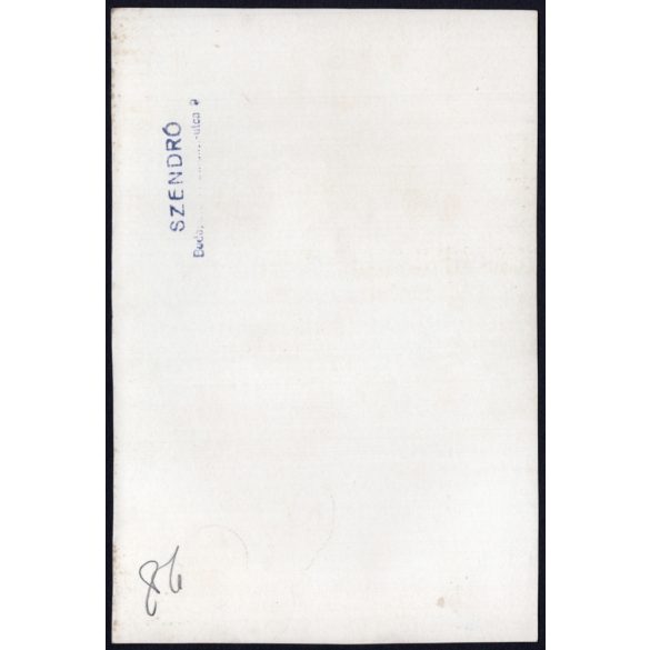 Nagyobb méret, Szendrő István fotóművészeti alkotása, korcsolyával a Városligetben, Vajdahunyad vára, Budapest, 1930-as évek. Eredeti, pecséttel jelzett fotó, papírkép.