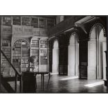 Nagyobb méret, Szendrő István fotóművészeti alkotása, a Zirci Ciszterci Apátság könyvtára, Zirc, Veszprém megye, 1930-as évek. Eredeti, pecséttel jelzett fotó, papírkép, Agfa Brovira papíron. 