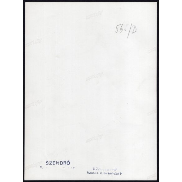 Nagyobb méret, Szendrő István fotóművészeti alkotása, távcsővel a Balatonnál, vitorlás hajó, 1930-as évek. Eredeti, pecséttel jelzett fotó, papírkép, Agfa Brovira papíron. 