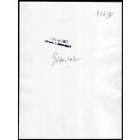 Nagyobb méret, Szendrő István fotóművészeti alkotása, mosolyogva, géderlaki népviseletben, Bács-Kiskun megye, 1930-as évek. Eredeti, pecséttel jelzett fotó, papírkép, Agfa Brovira papíron. 